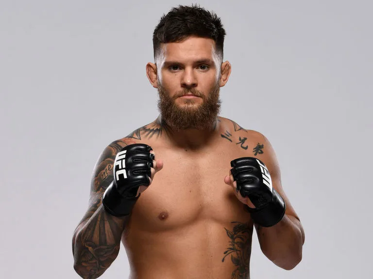 Vince Murdock fighting in MMA