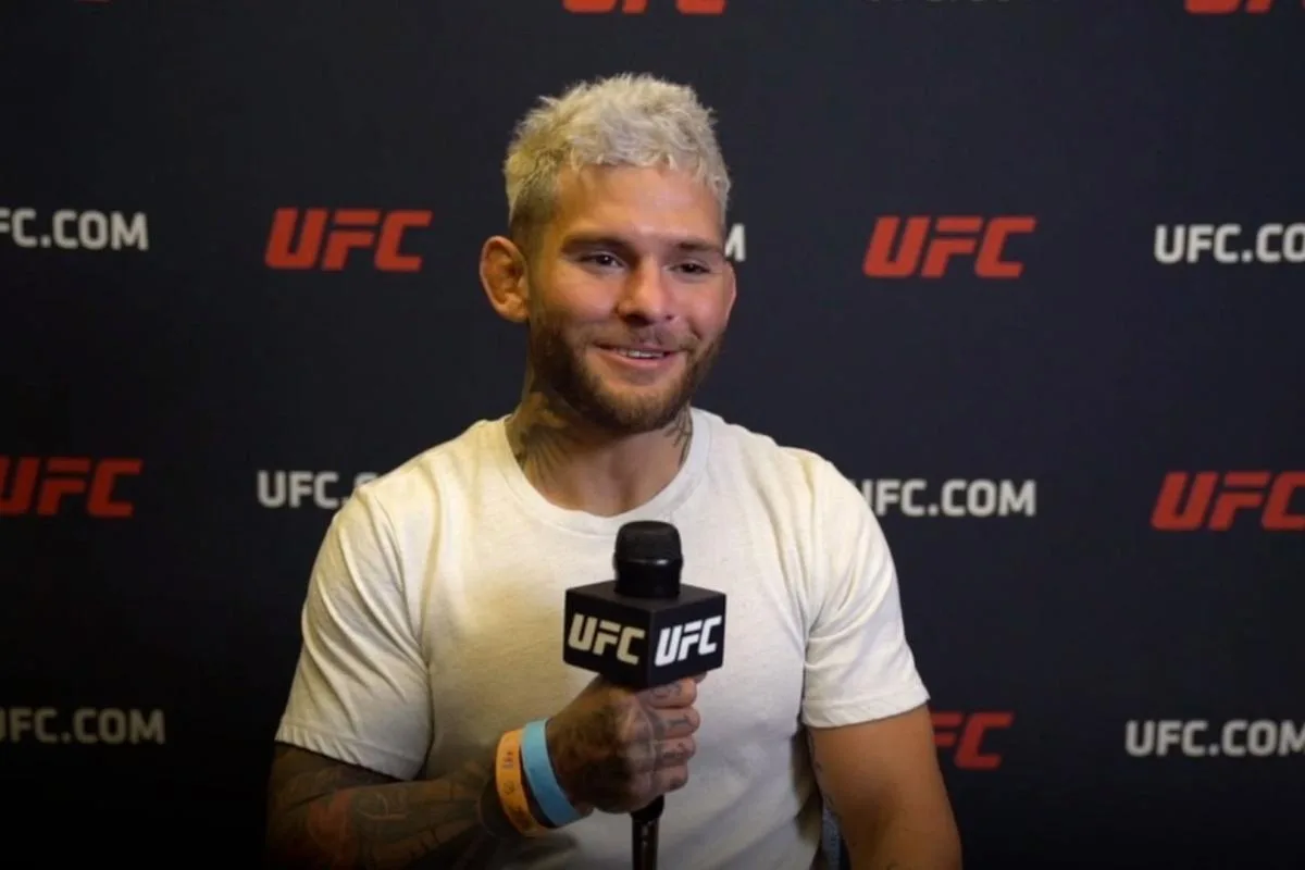 Vince Murdock as a professional MMA fighter on The Ultimate Fighter Season 29